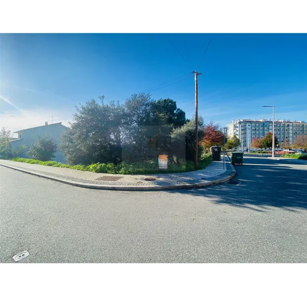 Lote com implantação 150 m2