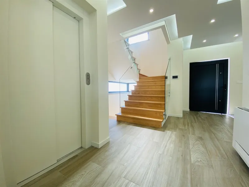 FABULOSA MORADIA T4+1 COM PISCINA, ELEVADOR E CAVE