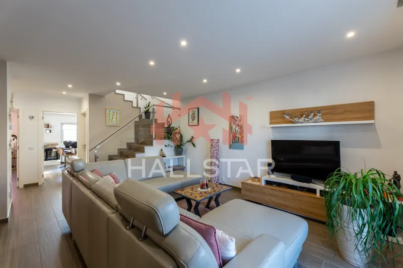 Maison dans village 4 Chambre(s)