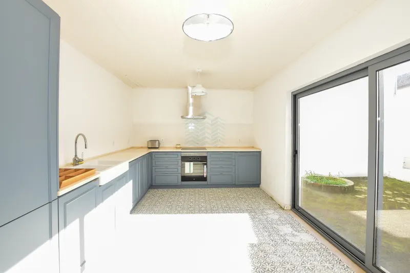 Renovated 3-bedroom house with patio and terrace — Bugalhos