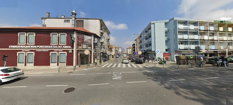 Atenção Srs. Investidores: Loja Ampla c/ 219m² com rendimento - Ao Cruzamento do Amial (Porto)