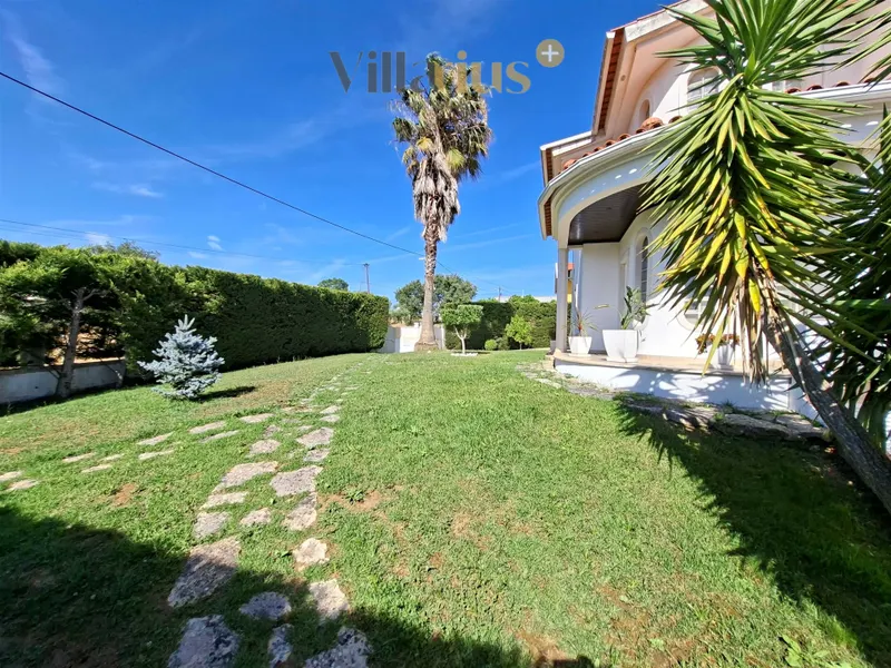 Moradia V3+1 com Piscina, Jardim Privativo e Churrasqueira