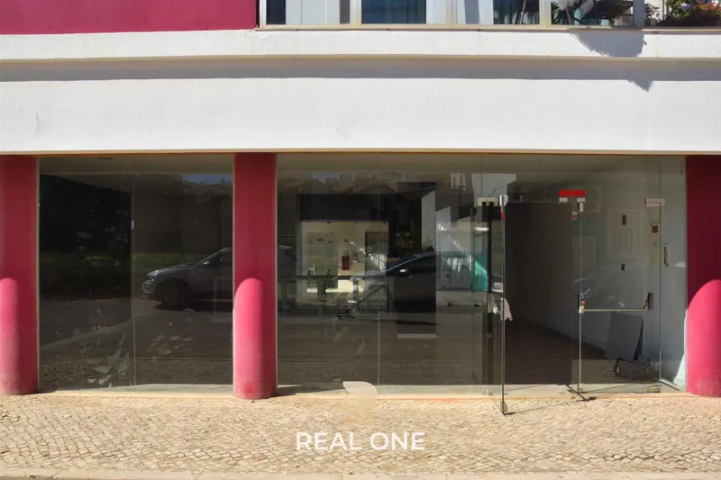 Loja no centro da Guia - Albufeira