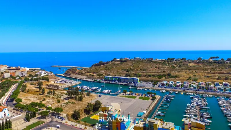 Appartement 1+1 chambre avec vue sur la mer et le port de plaisance