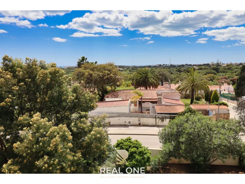 Villa privada con parcela de 1.515 m2 a pocos minutos andando de la playa