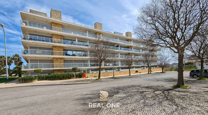 T2 em Vale Pedras com piscina e garagem dupla.