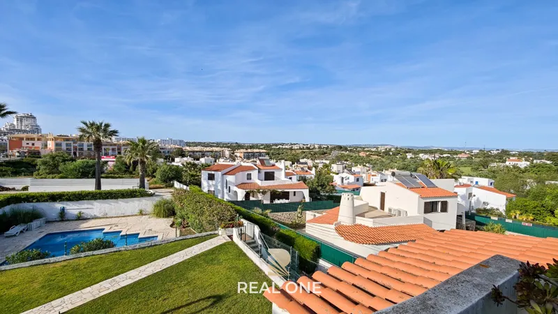 Apartamento T2 com varandas | Piscinas | Garagem