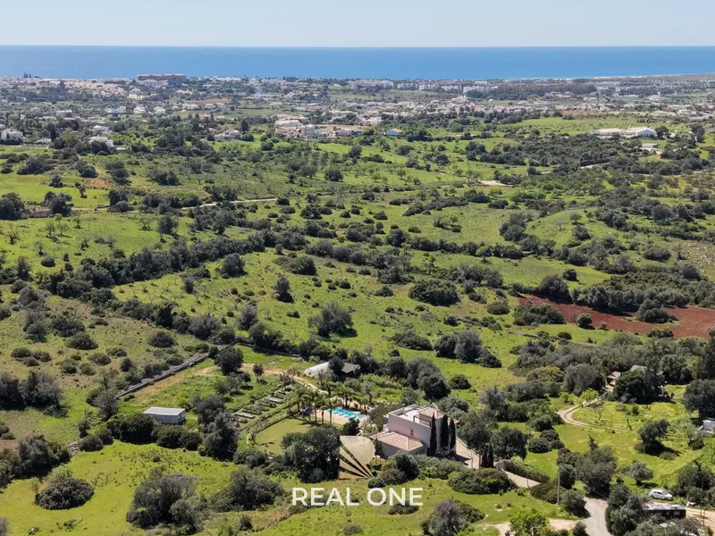 Superb Exclusive Luxury Property - 5 suites - 6,000m²