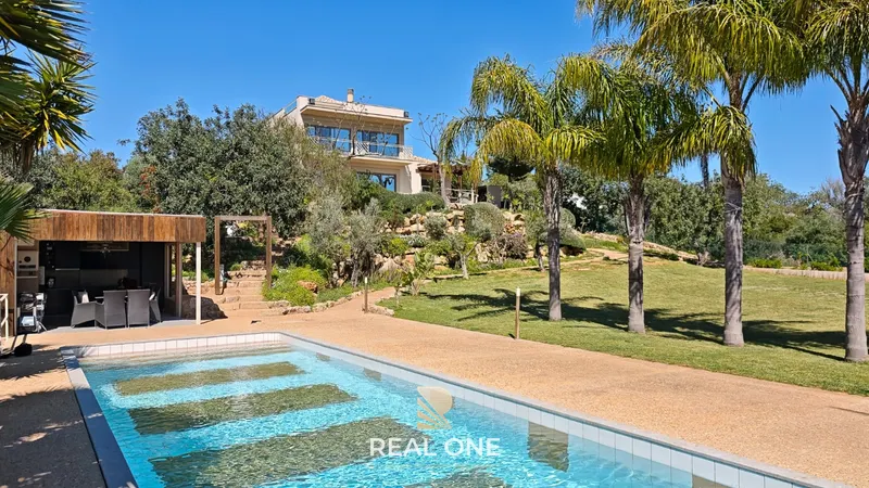Superb Exclusive Luxury Property - 5 suites - 6,000m²
