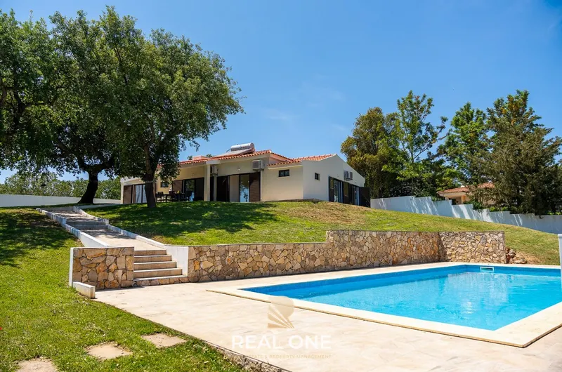 Villa Privada V4 em Lote de 1.404 m² – Vale Navio, Albufeira