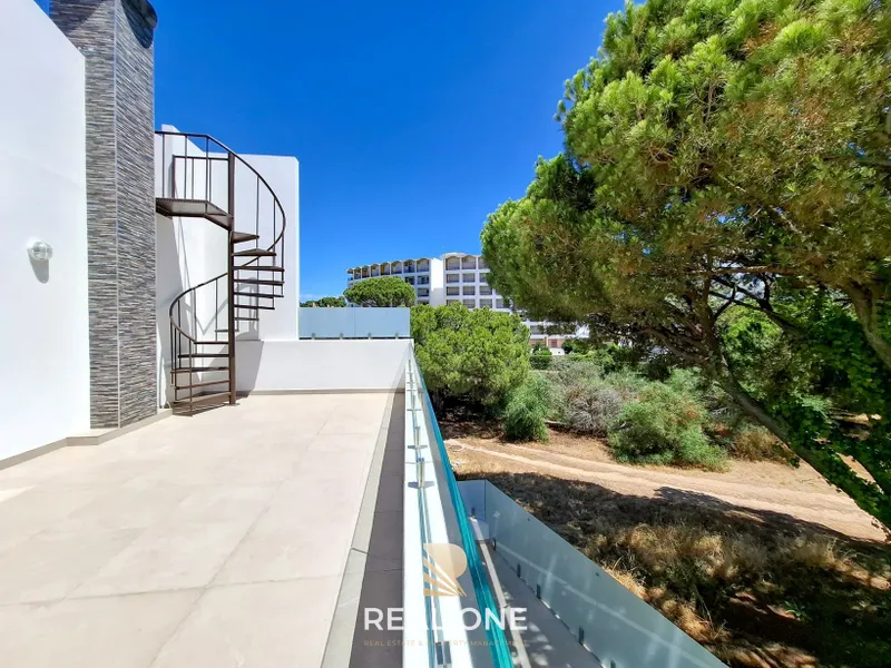 Moradia em Vilamoura - Super Garagem - Elevador Privado