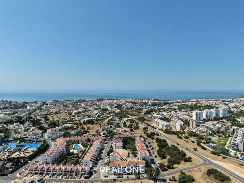 Villa privada com 900 m2 de lote perto da praia