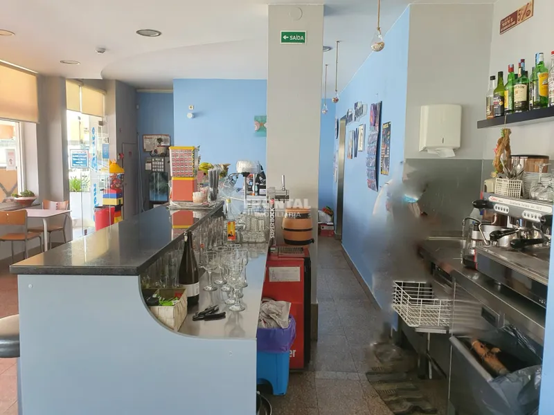 Loja ao Parque de Quires