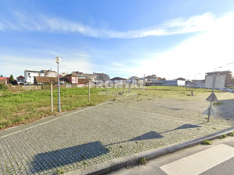 Terreno Const. Altura à Areosa - para permuta