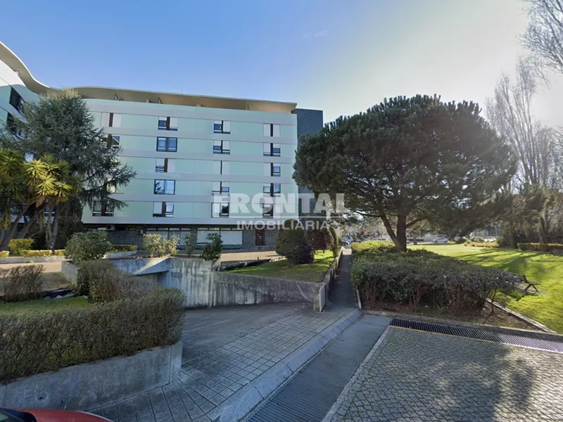 Lugar de Garagem ao São João