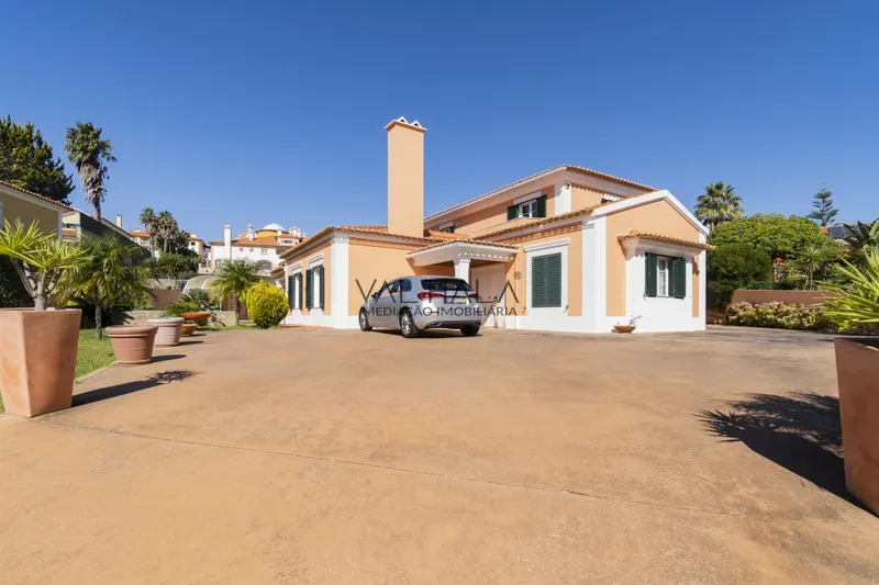 Moradia T6 localizada no Quinta da Beloura I